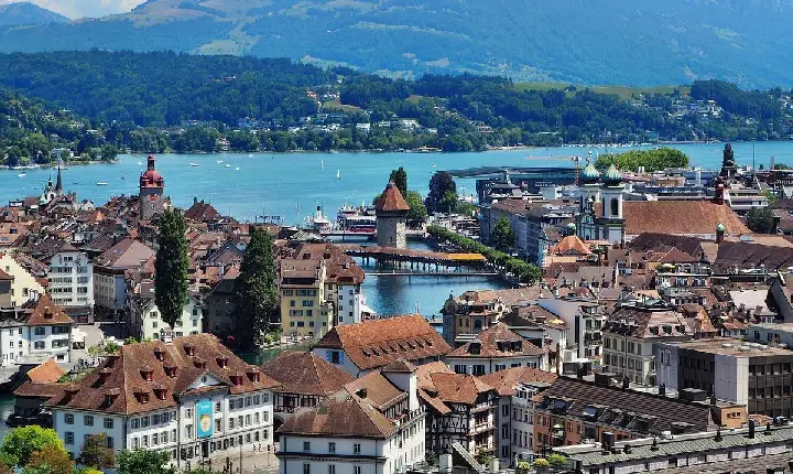 Lucerna, Suíça: O Coração Histórico e Cultural dos Alpes