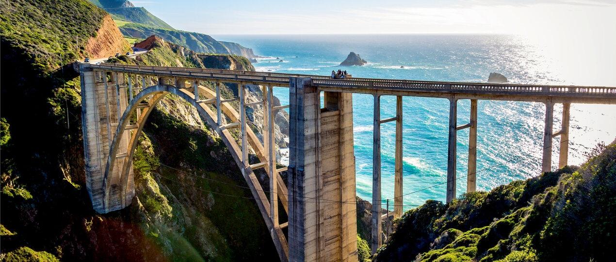 7 destinos ao redor do mundo para explorar de carro com o seu amor